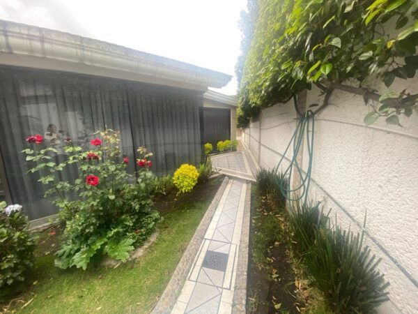 Venta hermosa casa en Arboledas | $6,870,000 mxn - Image 35